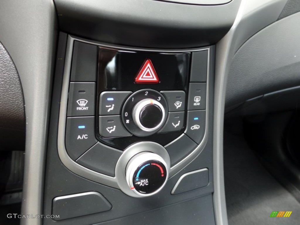 2015 Elantra SE Sedan - Geranium Red / Black photo #18