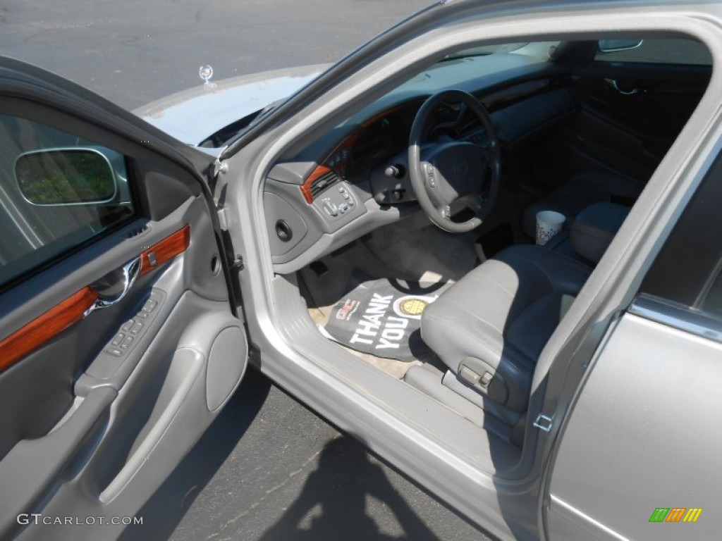 2005 DeVille Sedan - Light Platinum / Shale photo #9