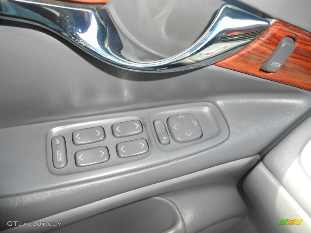 2005 DeVille Sedan - Light Platinum / Shale photo #11