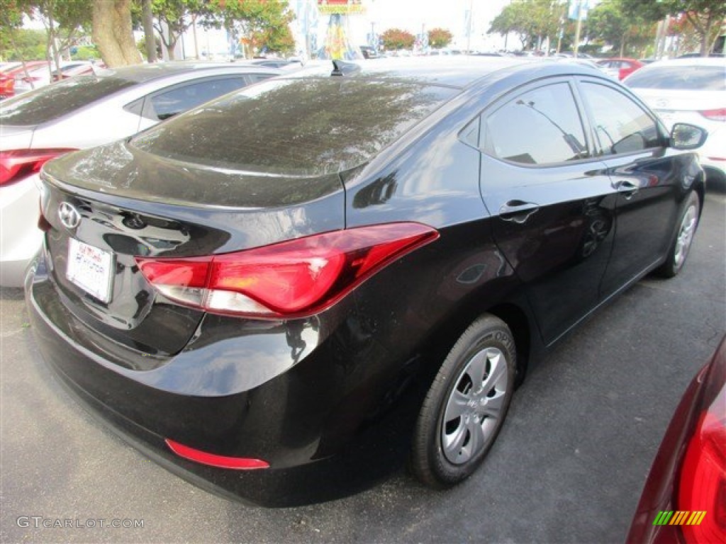 2016 Elantra SE - Phantom Black / Gray photo #6