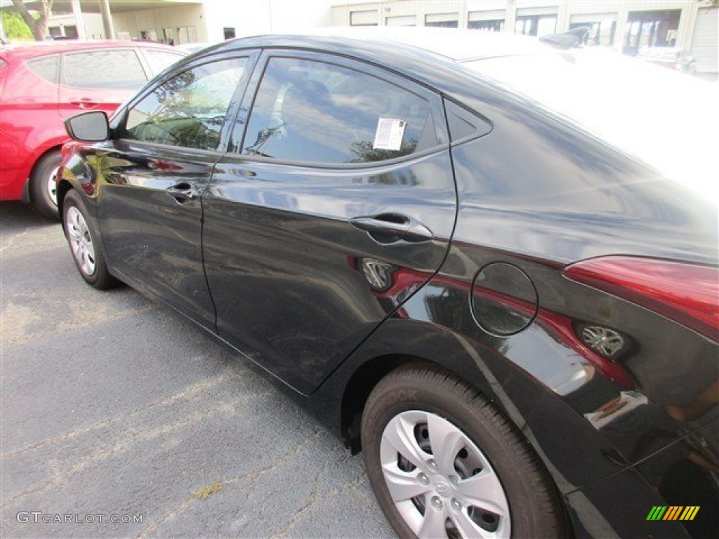 2016 Elantra SE - Phantom Black / Gray photo #4