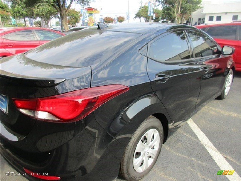2016 Elantra SE - Phantom Black / Gray photo #6