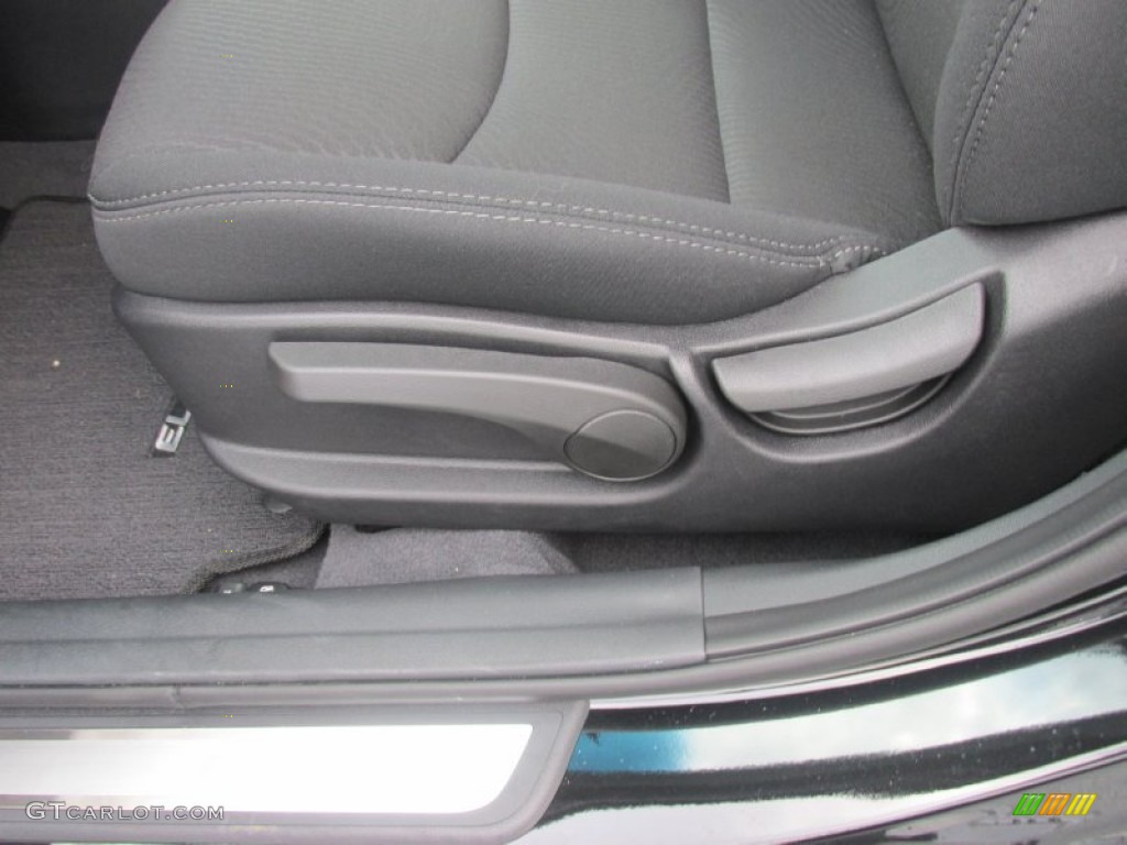 2016 Elantra Value Edition - Phantom Black / Black photo #22