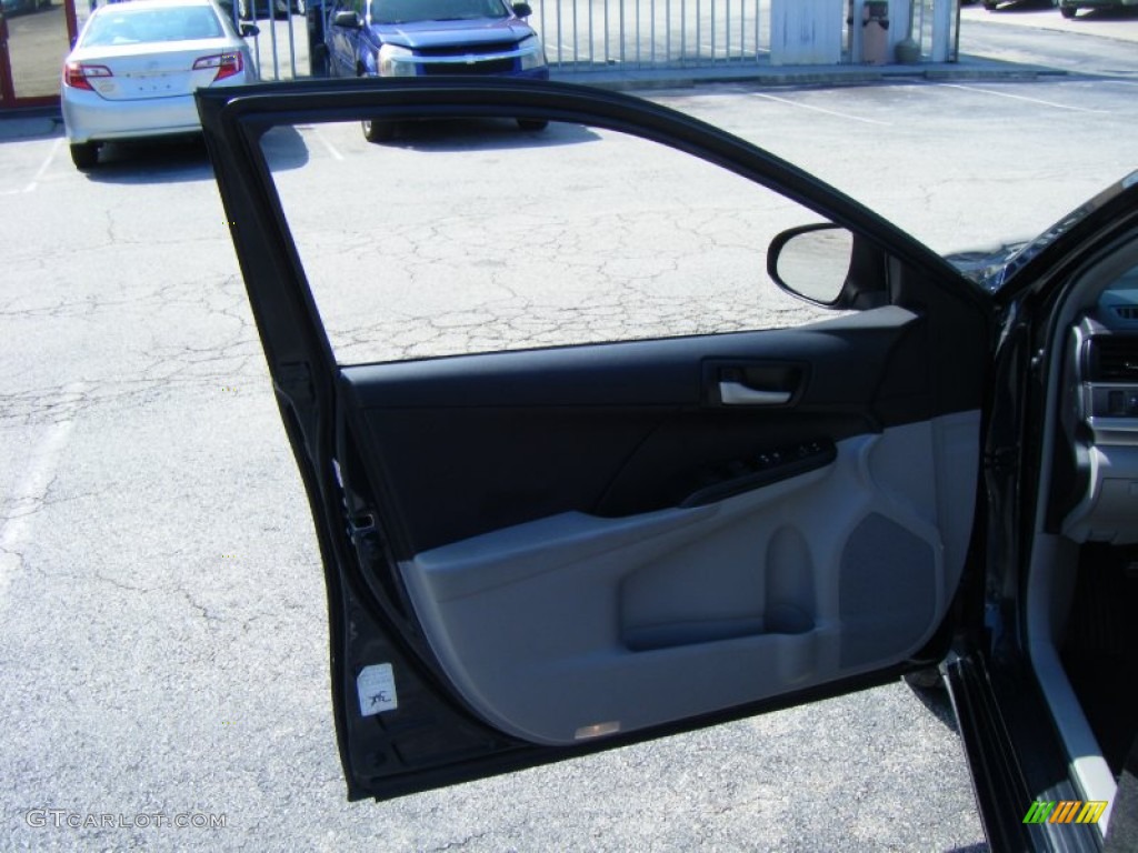 2014 Camry LE - Attitude Black Metallic / Ivory photo #5