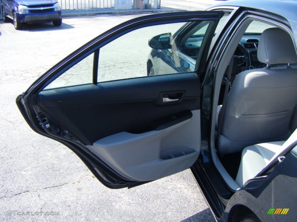 2014 Camry LE - Attitude Black Metallic / Ivory photo #9