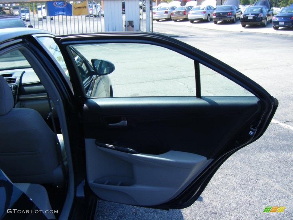 2014 Camry LE - Attitude Black Metallic / Ivory photo #11