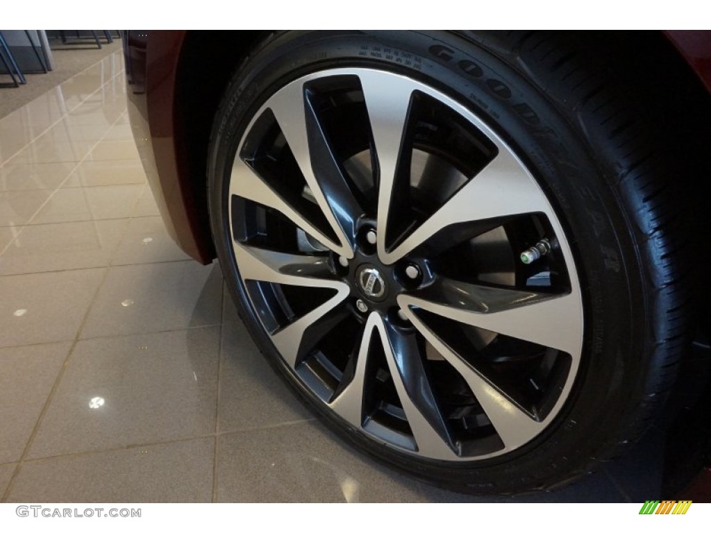 2016 Maxima SR - Coulis Red / Charcoal photo #8