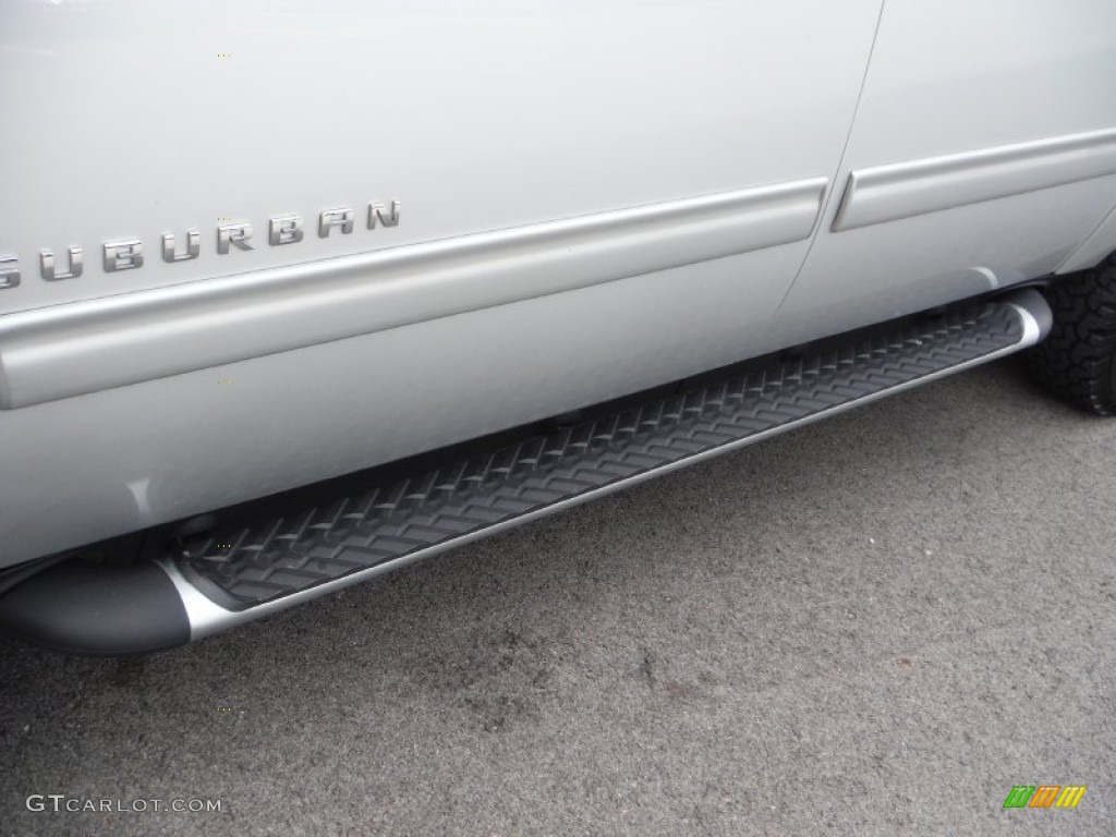 2011 Suburban LT 4x4 - Sheer Silver Metallic / Ebony photo #4