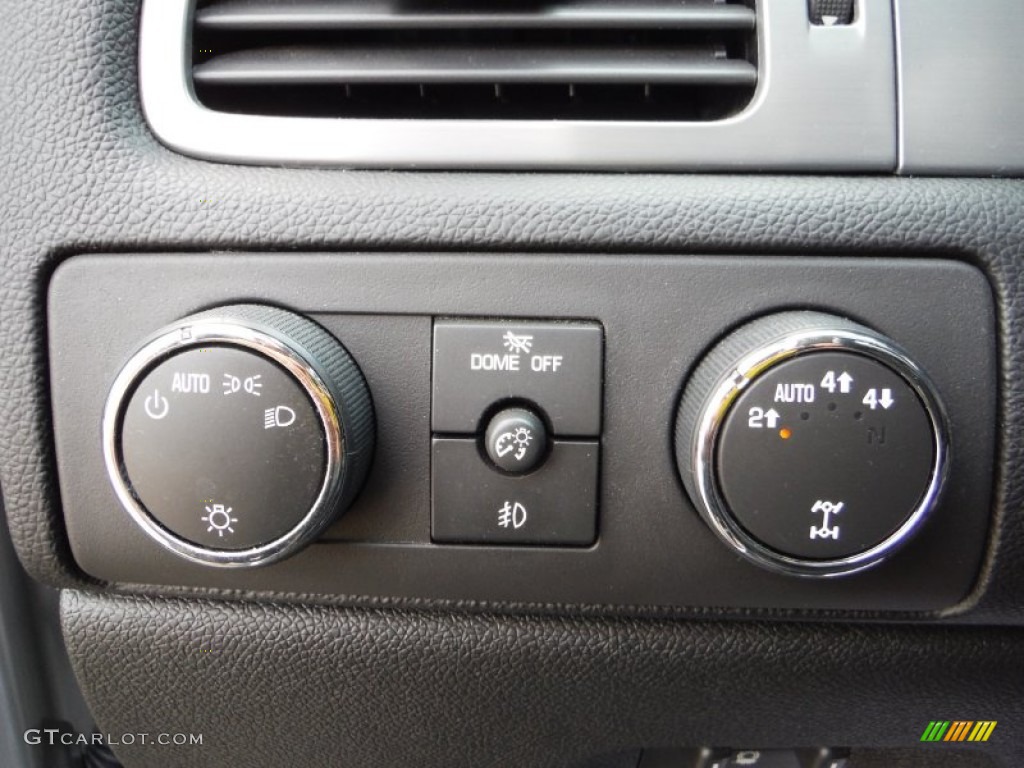 2011 Suburban LT 4x4 - Sheer Silver Metallic / Ebony photo #18