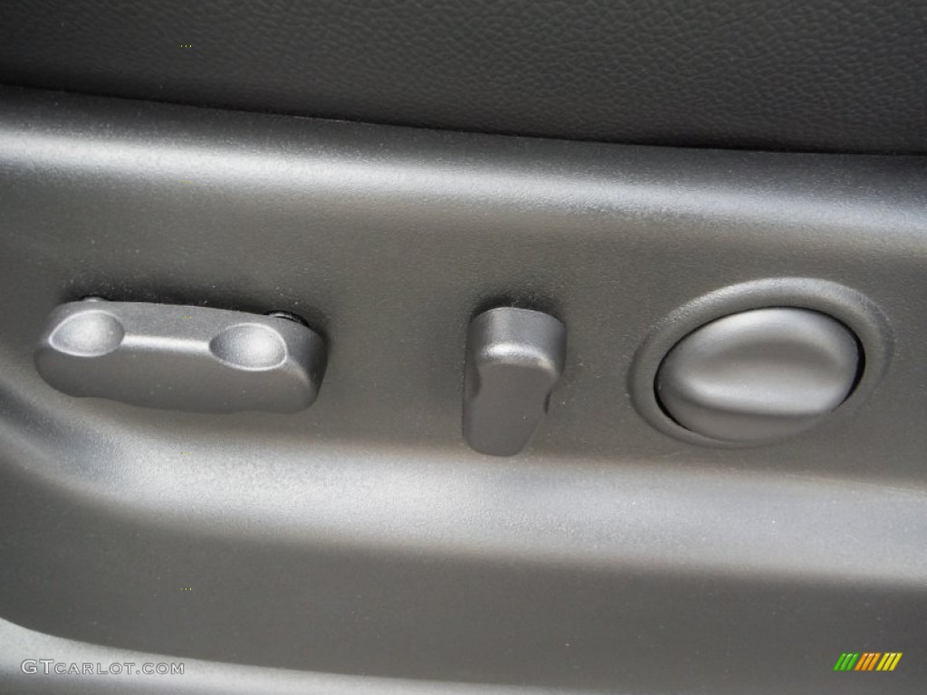 2011 Suburban LT 4x4 - Sheer Silver Metallic / Ebony photo #23