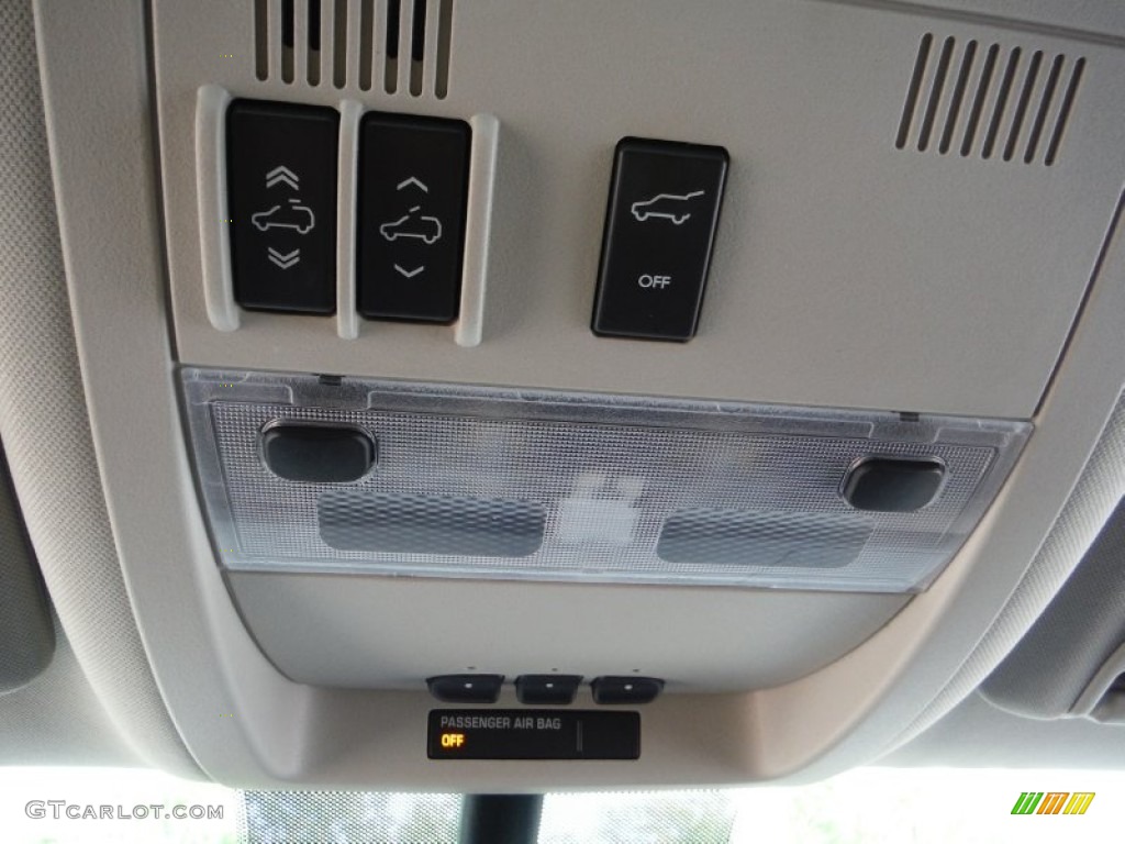 2011 Suburban LT 4x4 - Sheer Silver Metallic / Ebony photo #28