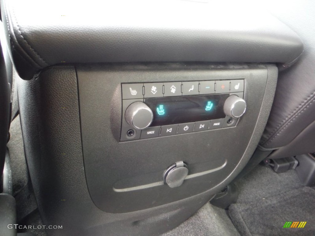 2011 Suburban LT 4x4 - Sheer Silver Metallic / Ebony photo #32