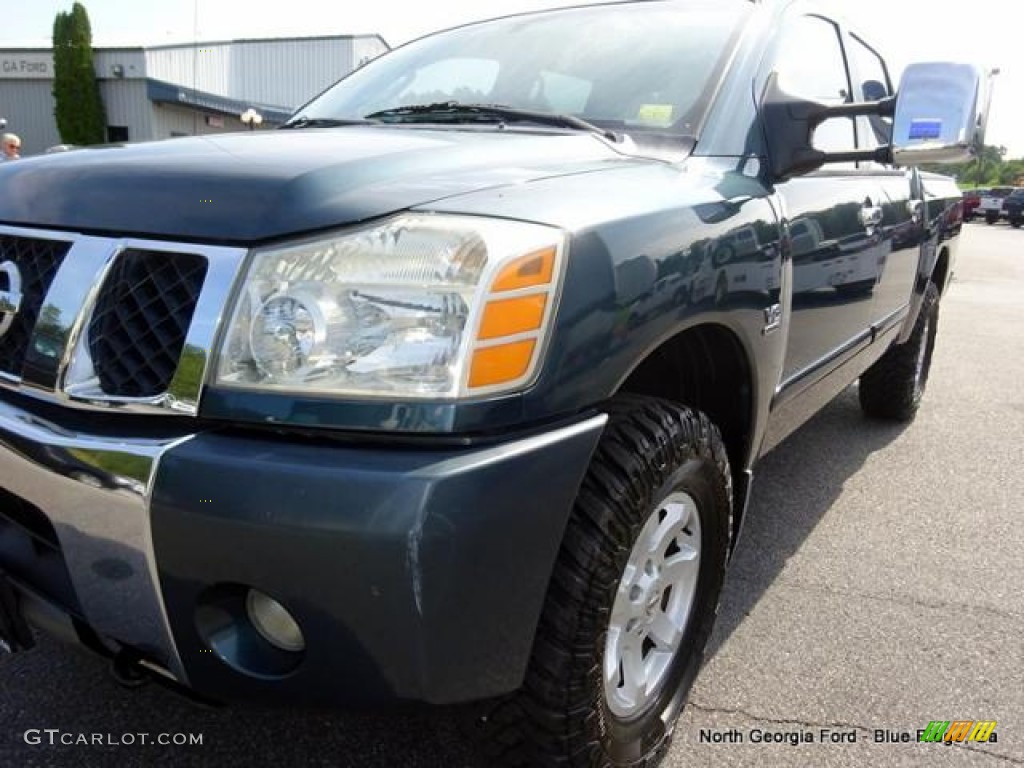 2004 Titan SE Crew Cab 4x4 - Deep Water Blue/Green / Graphite/Titanium photo #34