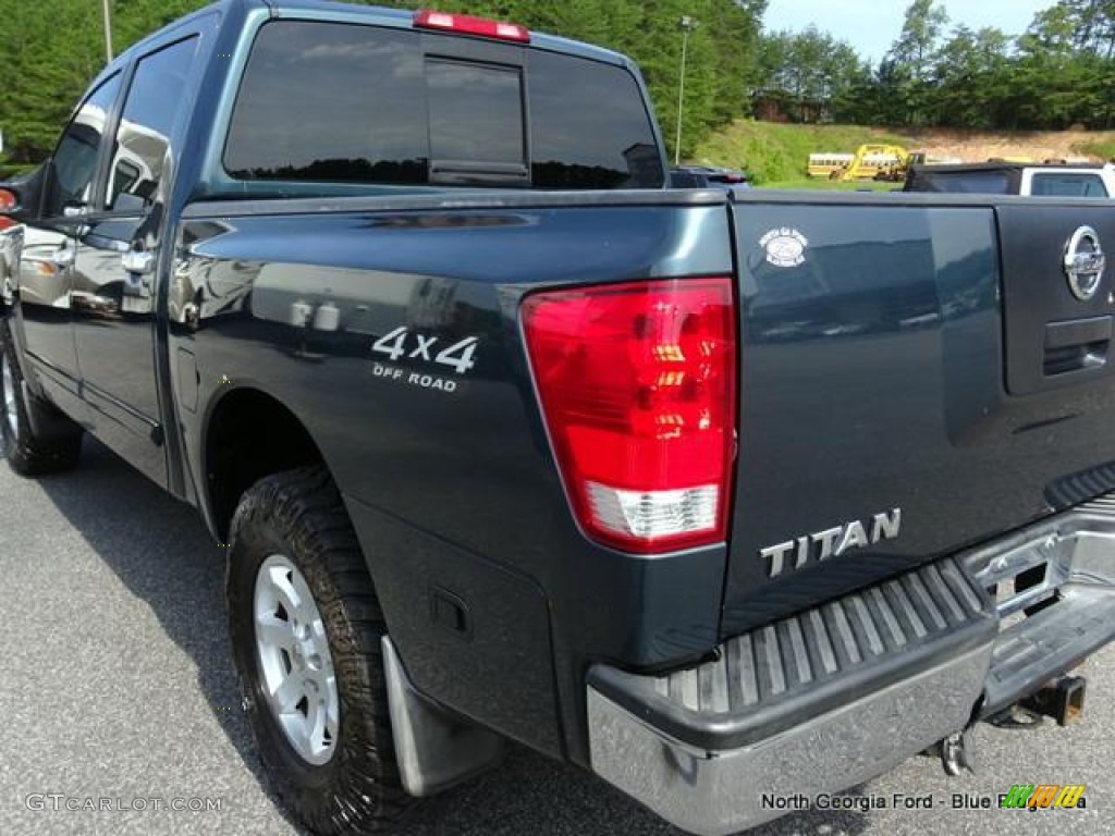 2004 Titan SE Crew Cab 4x4 - Deep Water Blue/Green / Graphite/Titanium photo #37