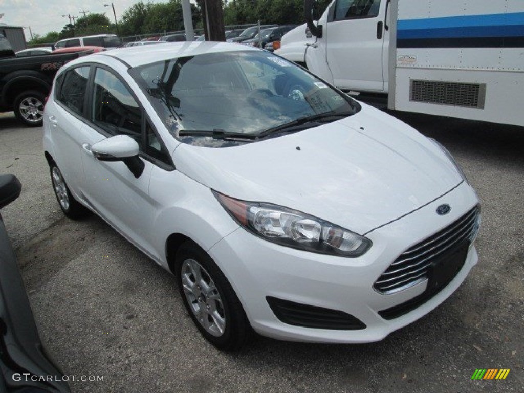 2015 Fiesta SE Hatchback - Oxford White / Charcoal Black photo #1