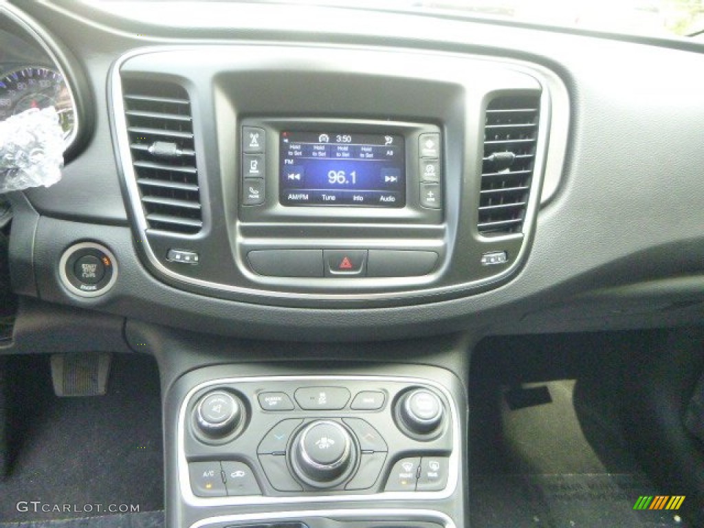 2016 Chrysler 200 Limited Controls Photo #106396652