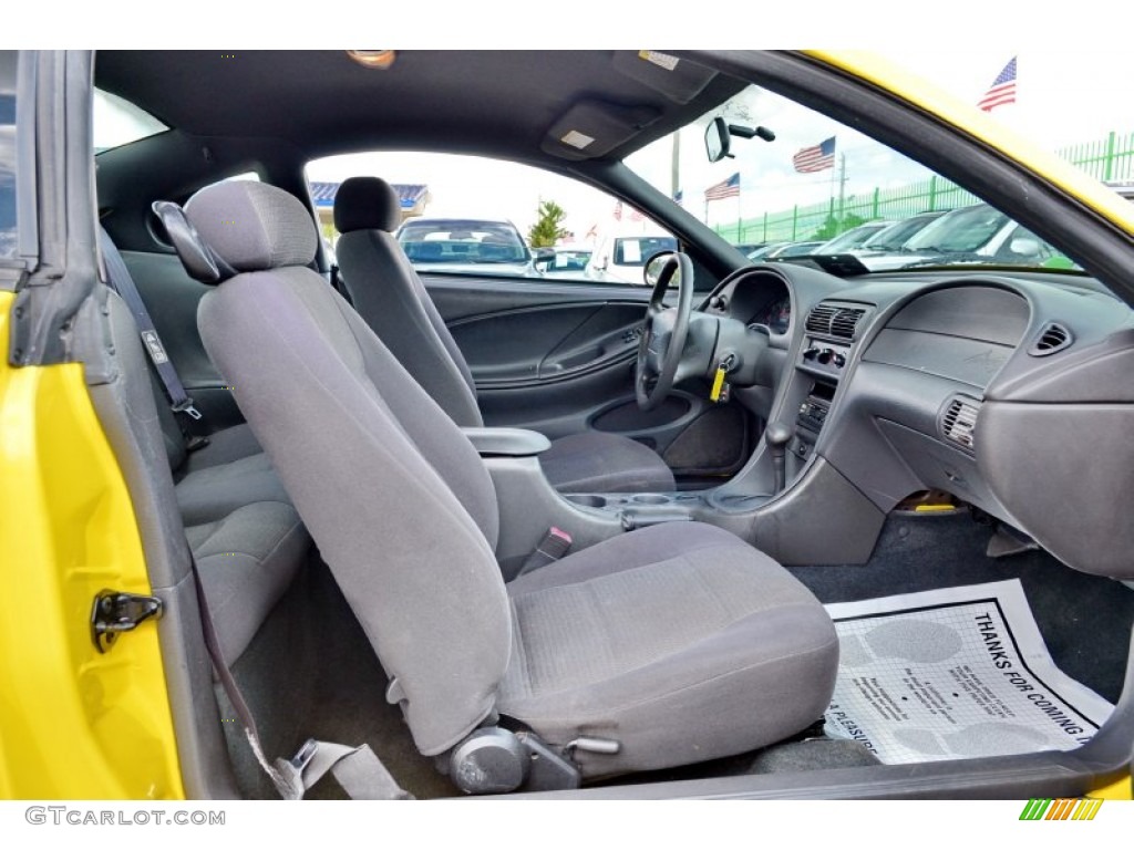 Medium Graphite Interior 2002 Ford Mustang V6 Coupe Photo #106399092