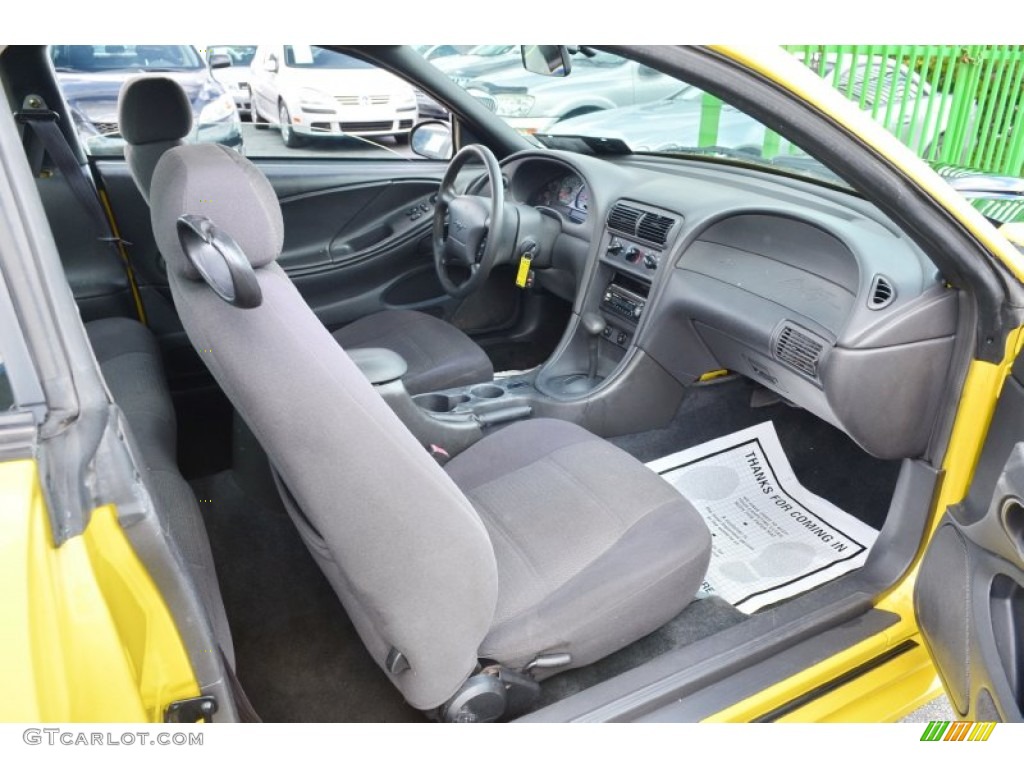 Medium Graphite Interior 2002 Ford Mustang V6 Coupe Photo #106399154