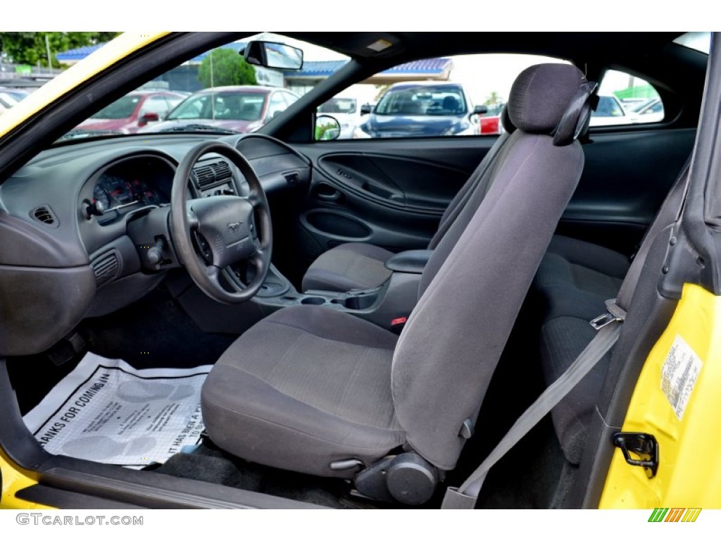 Medium Graphite Interior 2002 Ford Mustang V6 Coupe Photo #106399377