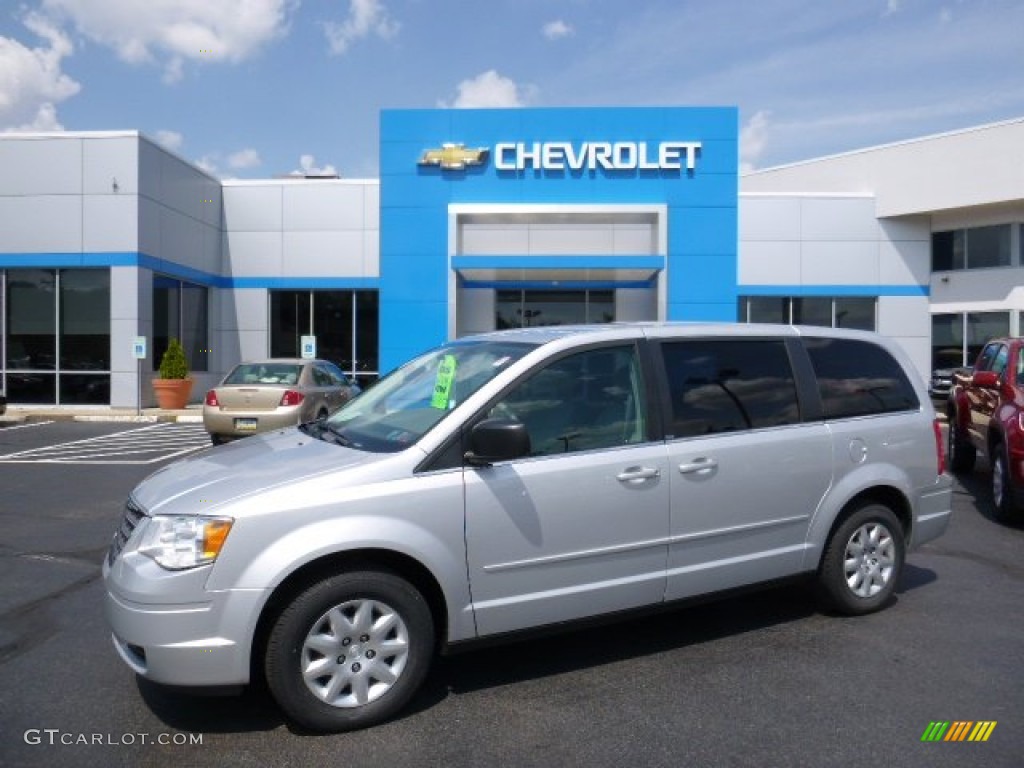 2010 Chrysler Town & Country LX Exterior Photos