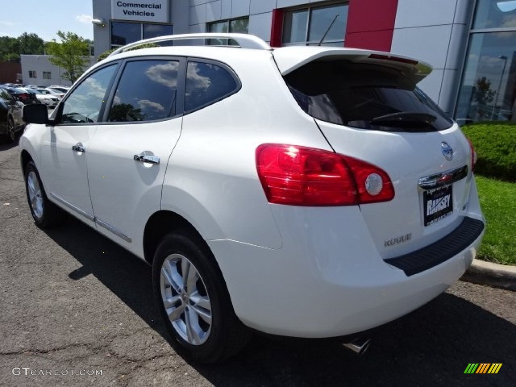 2012 Rogue SV AWD - Pearl White / Gray photo #7