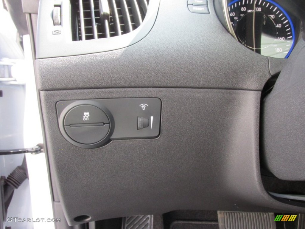 2015 Hyundai Genesis Coupe 3.8 Controls Photos