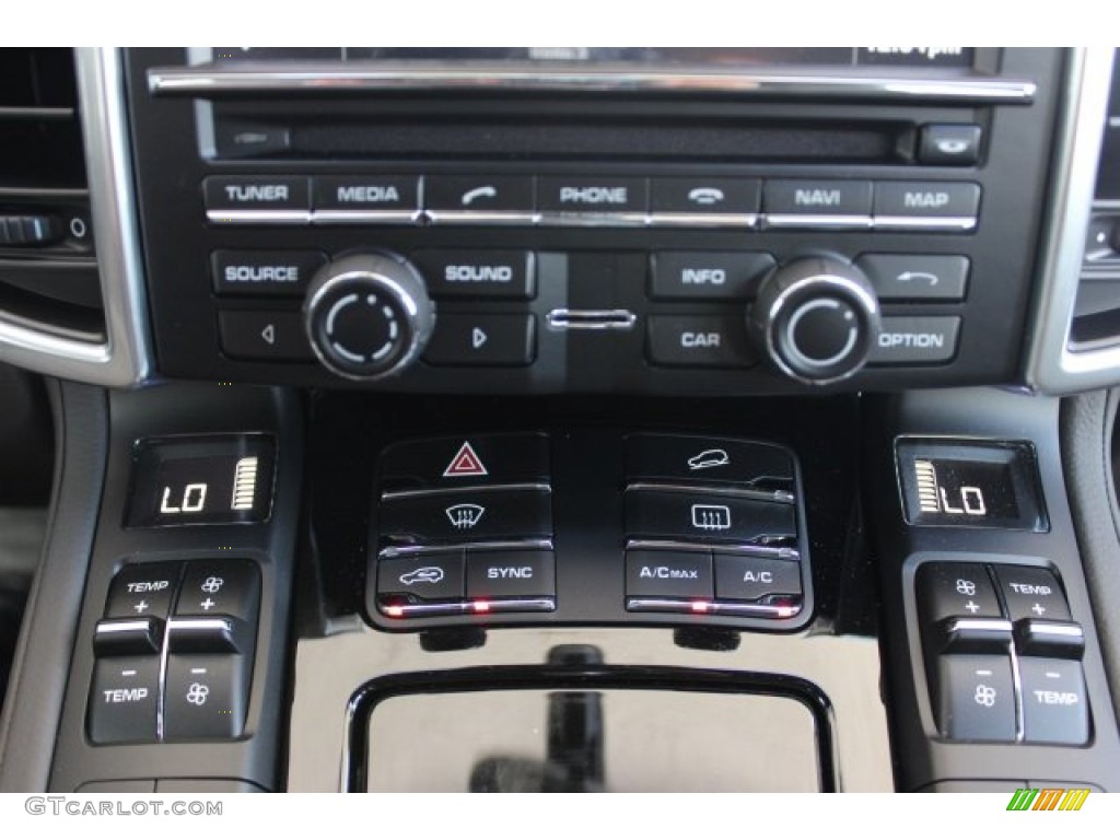 2016 Porsche Cayenne Diesel Controls Photo #106430424