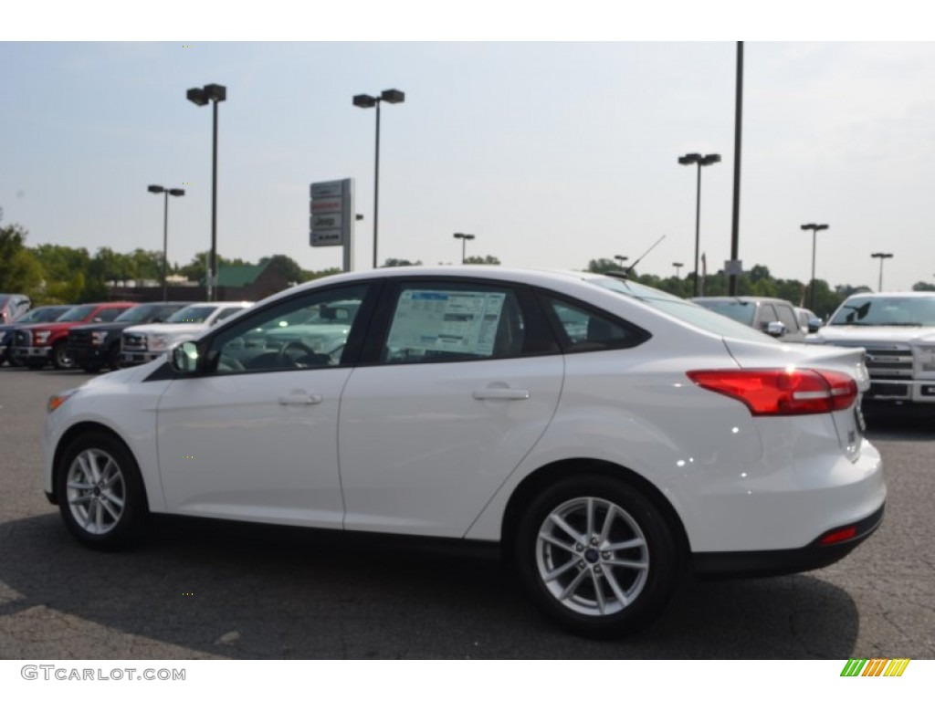 2015 Focus SE Sedan - Oxford White / Charcoal Black photo #19