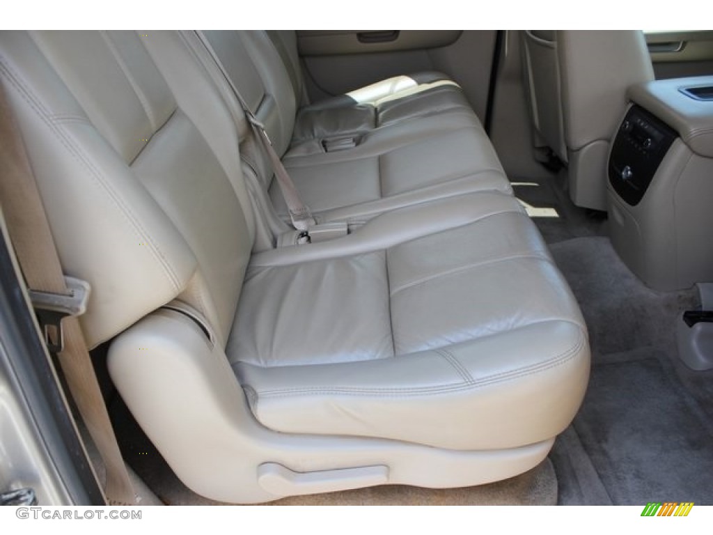 2007 Suburban 1500 LT - Gold Mist Metallic / Light Cashmere/Ebony photo #22