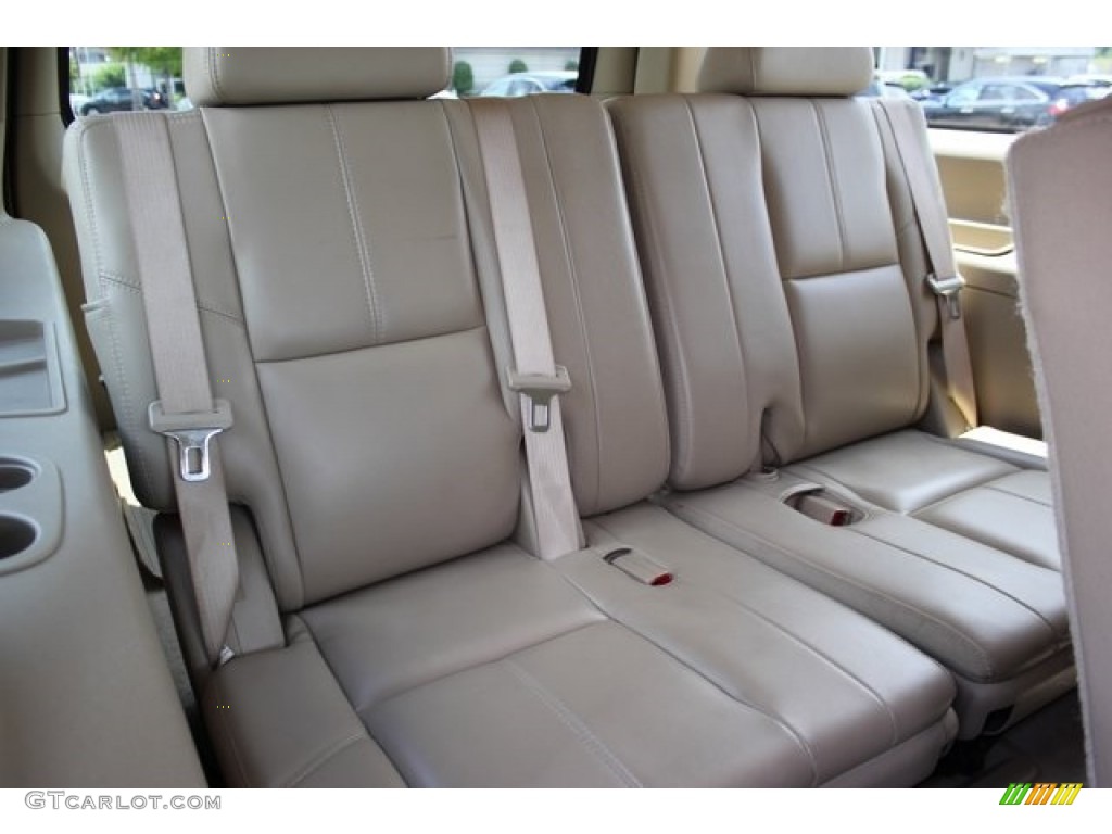2007 Suburban 1500 LT - Gold Mist Metallic / Light Cashmere/Ebony photo #24