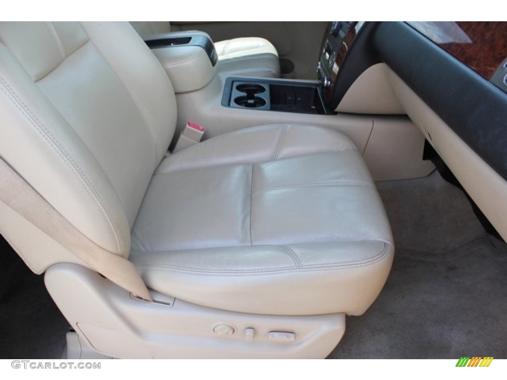 2007 Suburban 1500 LT - Gold Mist Metallic / Light Cashmere/Ebony photo #26