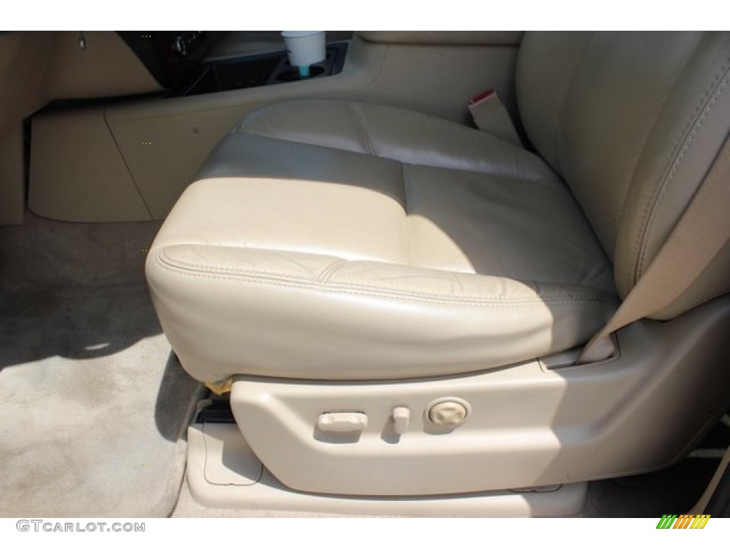 2007 Suburban 1500 LT - Gold Mist Metallic / Light Cashmere/Ebony photo #41