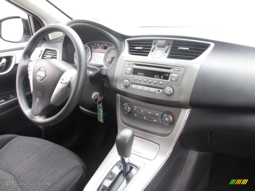 2014 Sentra SV - Aspen White / Charcoal photo #25