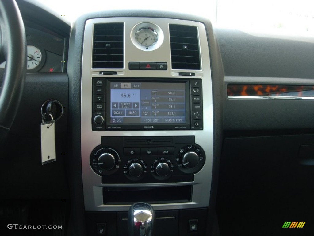 2009 300 C HEMI - Inferno Red Crystal Pearl / Dark Slate Gray photo #20