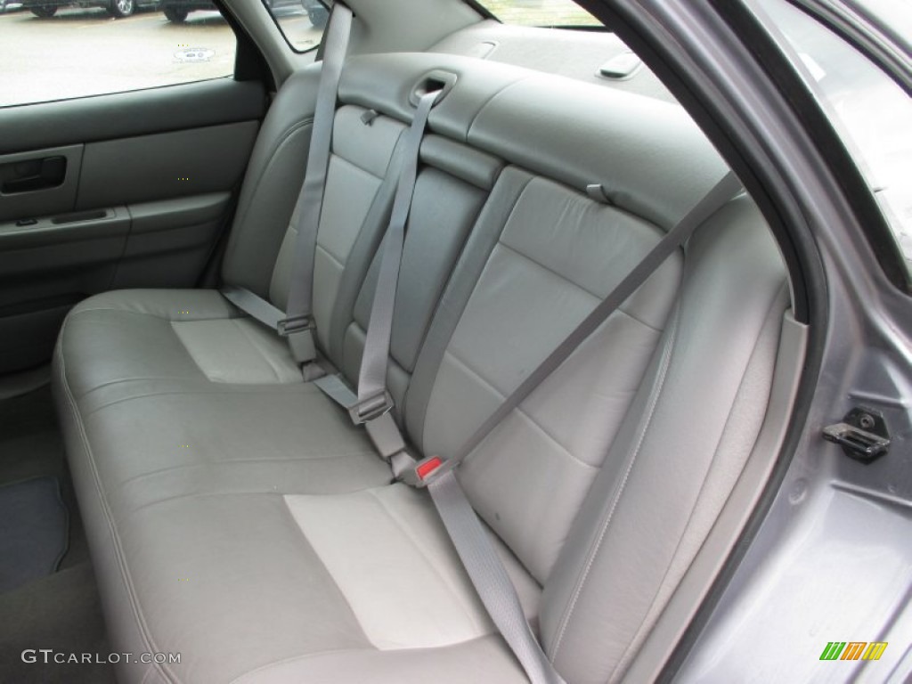 2006 Ford Taurus SEL Rear Seat Photo #106447765