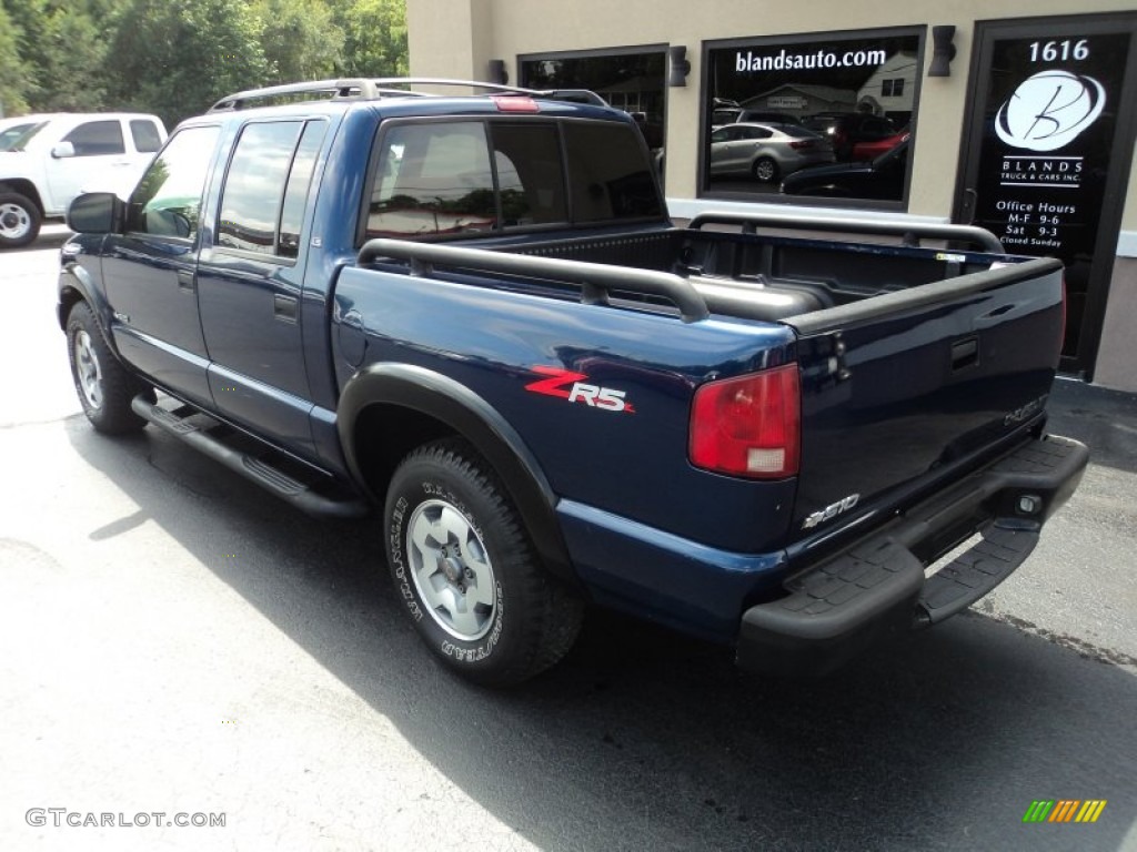 2003 S10 LS Crew Cab 4x4 - Indigo Blue Metallic / Graphite photo #2