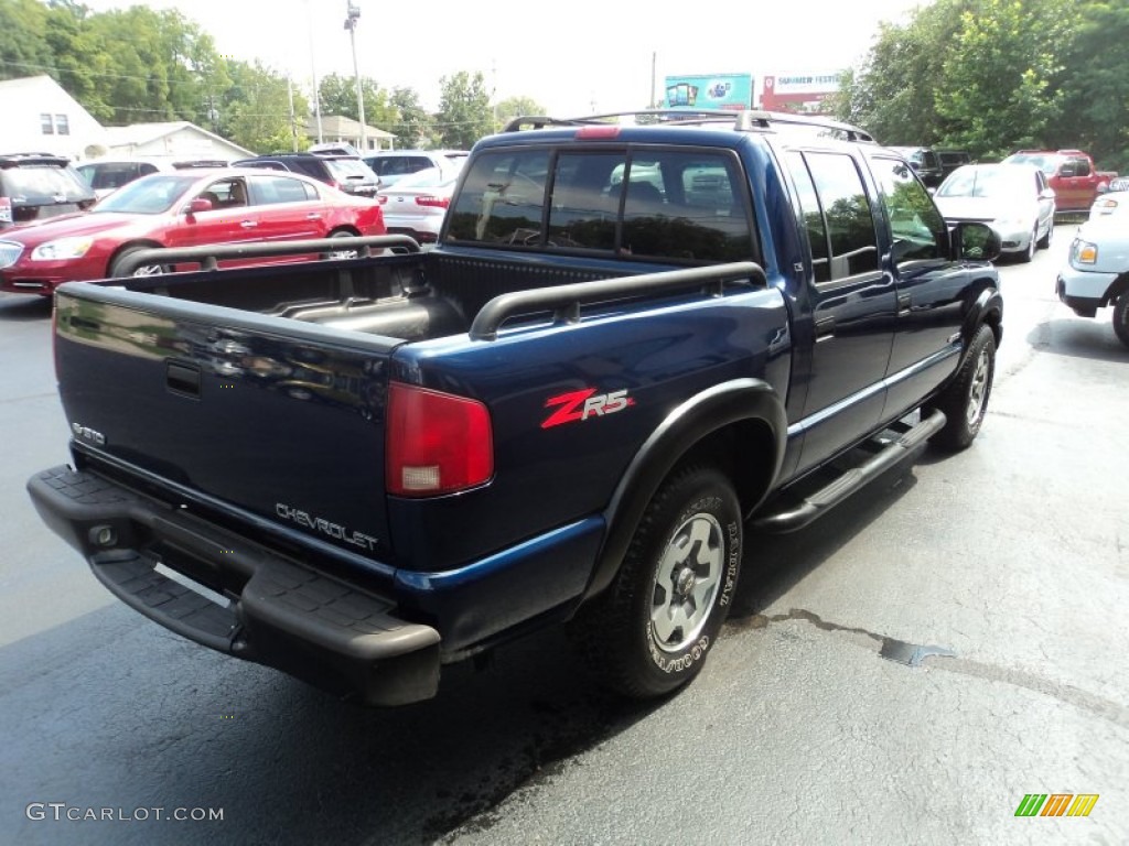 2003 S10 LS Crew Cab 4x4 - Indigo Blue Metallic / Graphite photo #3