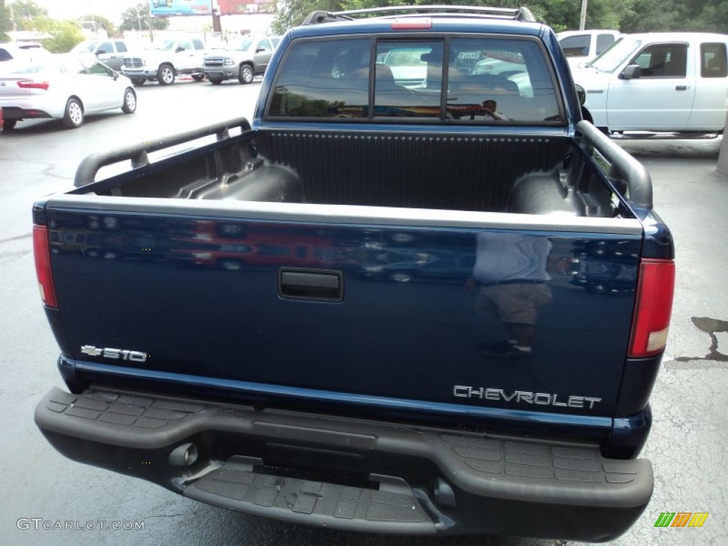 2003 S10 LS Crew Cab 4x4 - Indigo Blue Metallic / Graphite photo #21