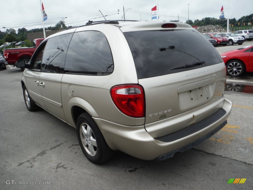 2005 Grand Caravan SXT - Linen Gold Metallic / Dark Khaki/Light Graystone photo #5