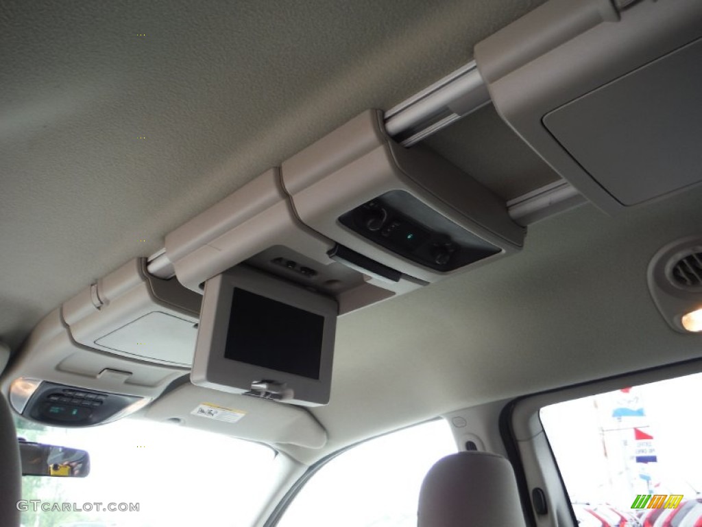 2005 Grand Caravan SXT - Linen Gold Metallic / Dark Khaki/Light Graystone photo #9