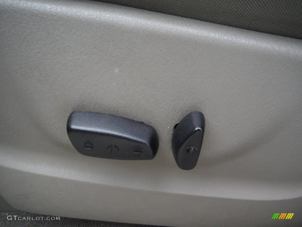 2005 Grand Caravan SXT - Linen Gold Metallic / Dark Khaki/Light Graystone photo #12