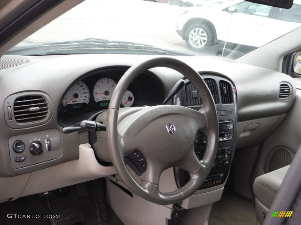 2005 Grand Caravan SXT - Linen Gold Metallic / Dark Khaki/Light Graystone photo #13