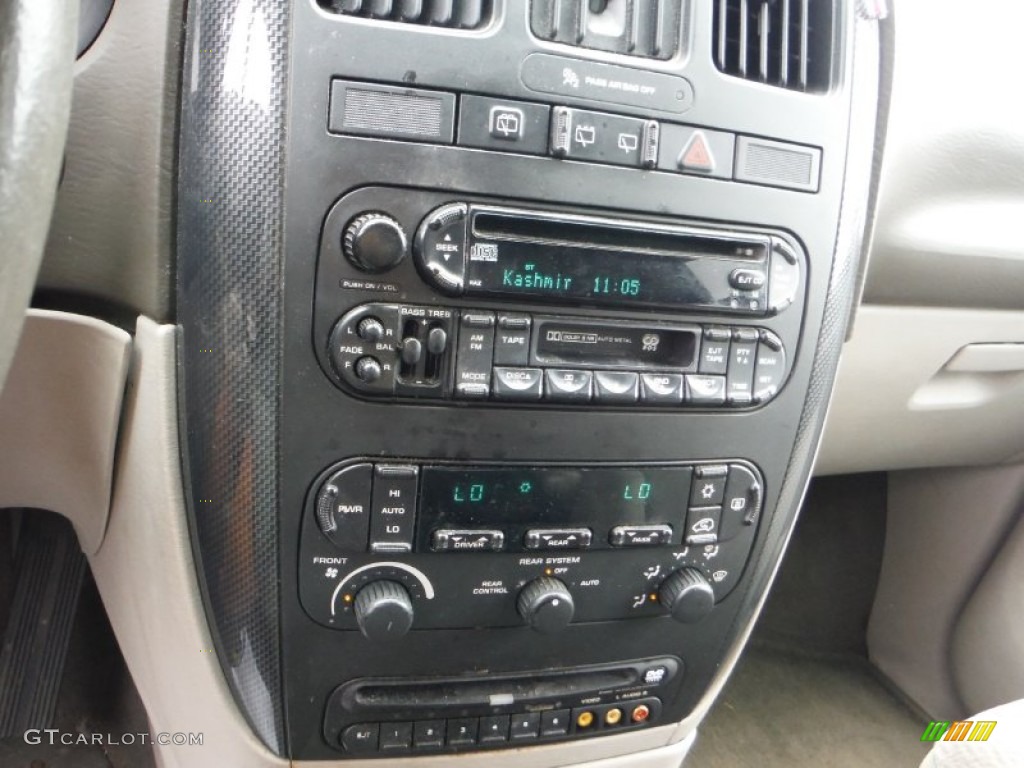 2005 Grand Caravan SXT - Linen Gold Metallic / Dark Khaki/Light Graystone photo #14