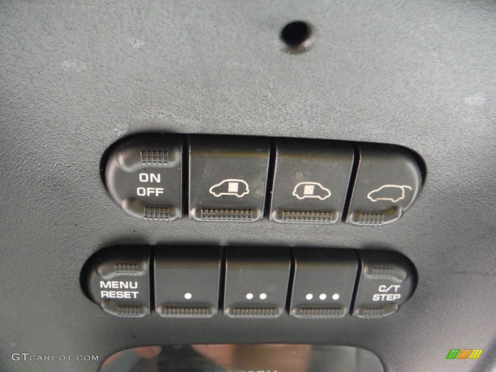 2005 Grand Caravan SXT - Linen Gold Metallic / Dark Khaki/Light Graystone photo #15