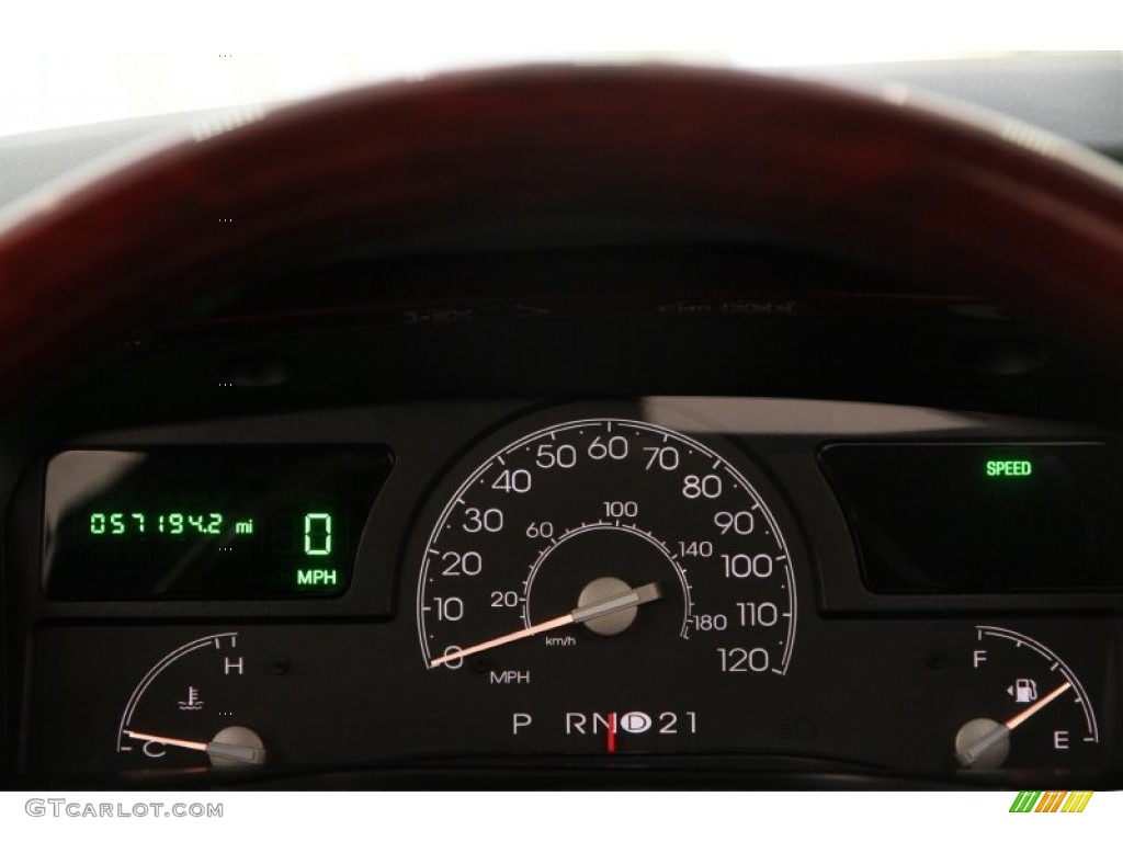 2005 Lincoln Town Car Signature Limited Gauges Photos