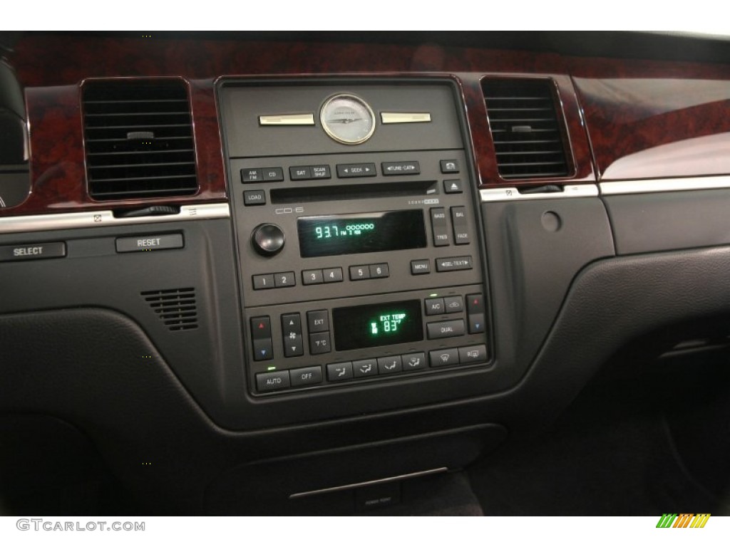 2005 Lincoln Town Car Signature Limited Controls Photo #106458520