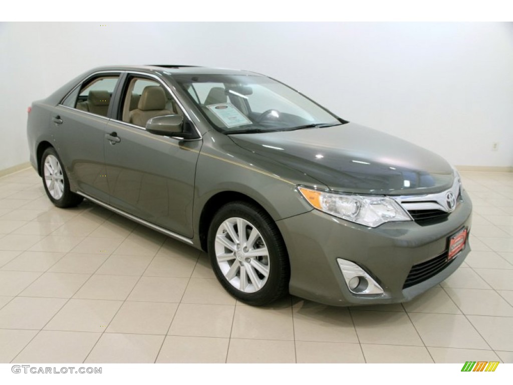 2013 Camry XLE V6 - Cypress Green Metallic / Ivory photo #1