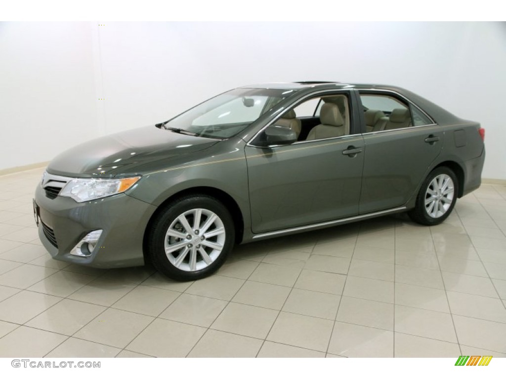 Cypress Green Metallic 2013 Toyota Camry XLE V6 Exterior Photo #106461538