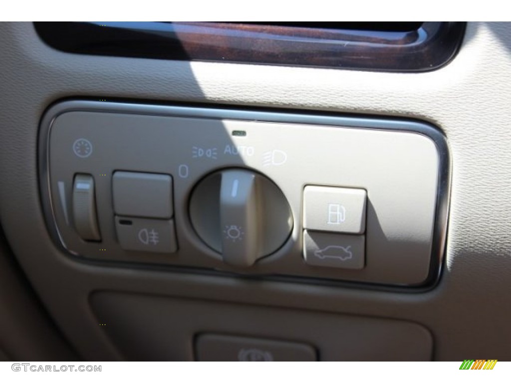 2016 Volvo S80 T5 Drive-E Platinum Controls Photos