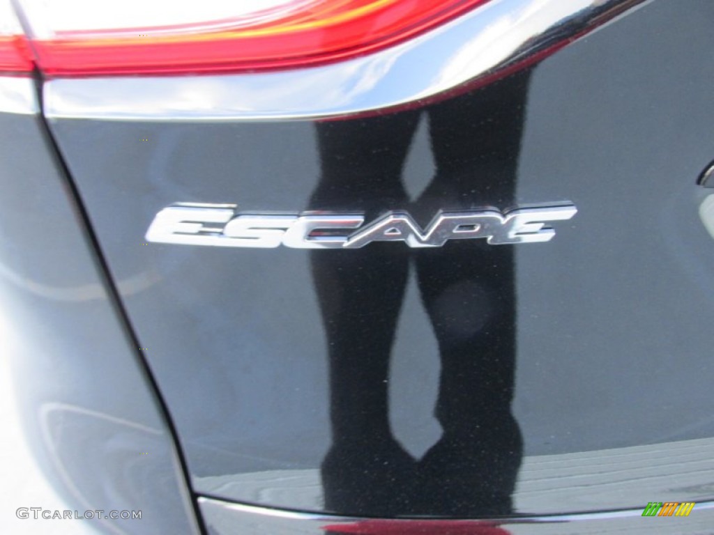 2016 Escape SE - Shadow Black / Charcoal Black photo #13